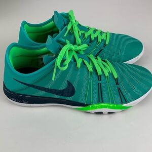 Nike Free TR 6 running sneakers